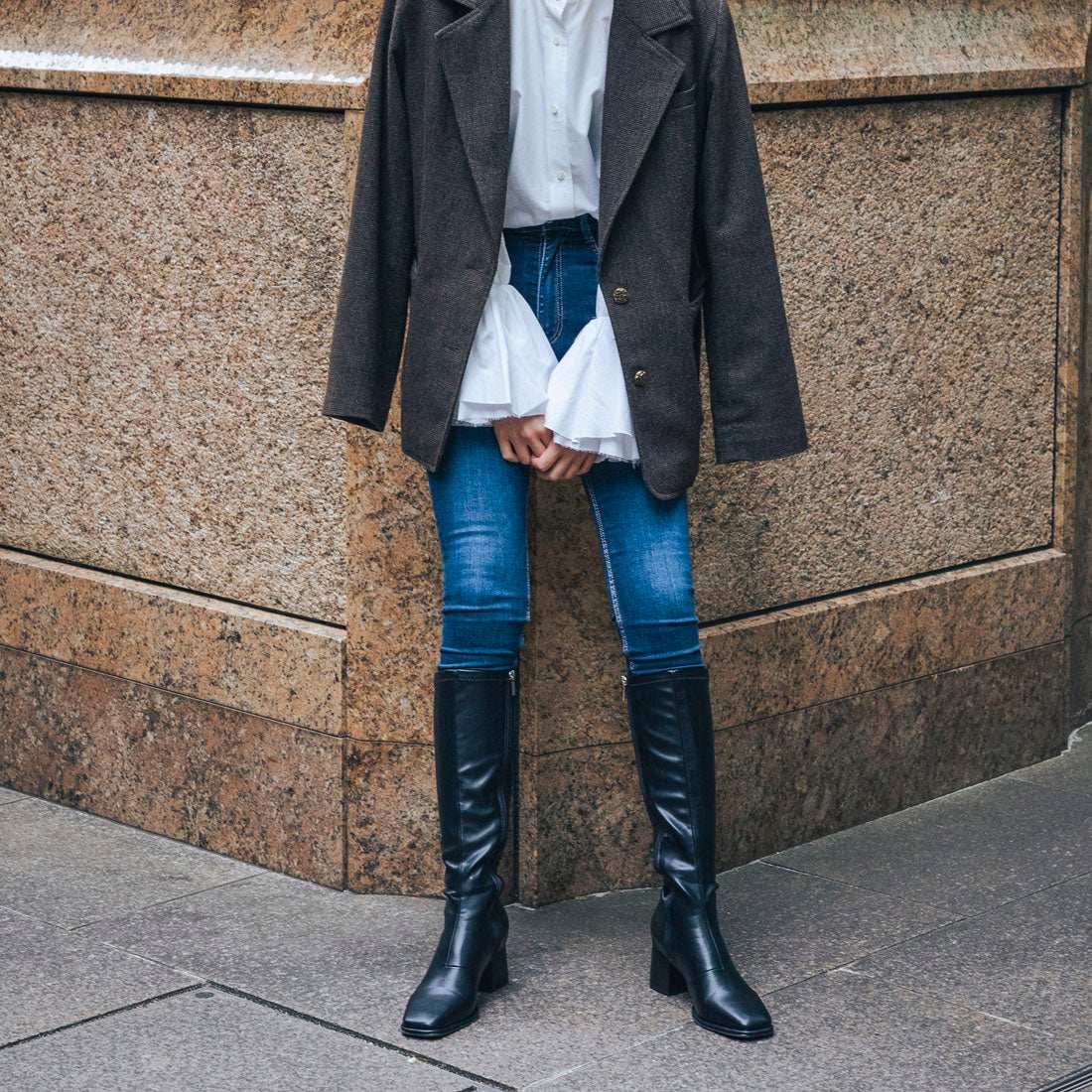 【EVOL/イーボル】 【晴雨兼用・美脚効果あり】ストレッチスクエアロングブーツ IZ5813 (ブラック) ブラック