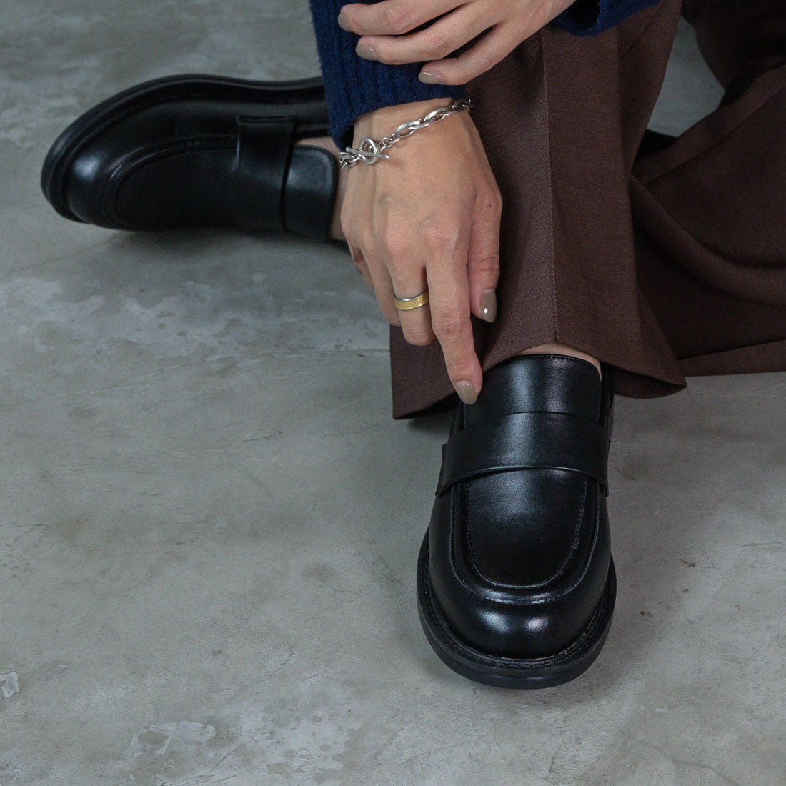 【EVOL/イーボル】 【ふかふか・クッション入り】ラウンドローファー IZ5825 (ブラック) ブラック