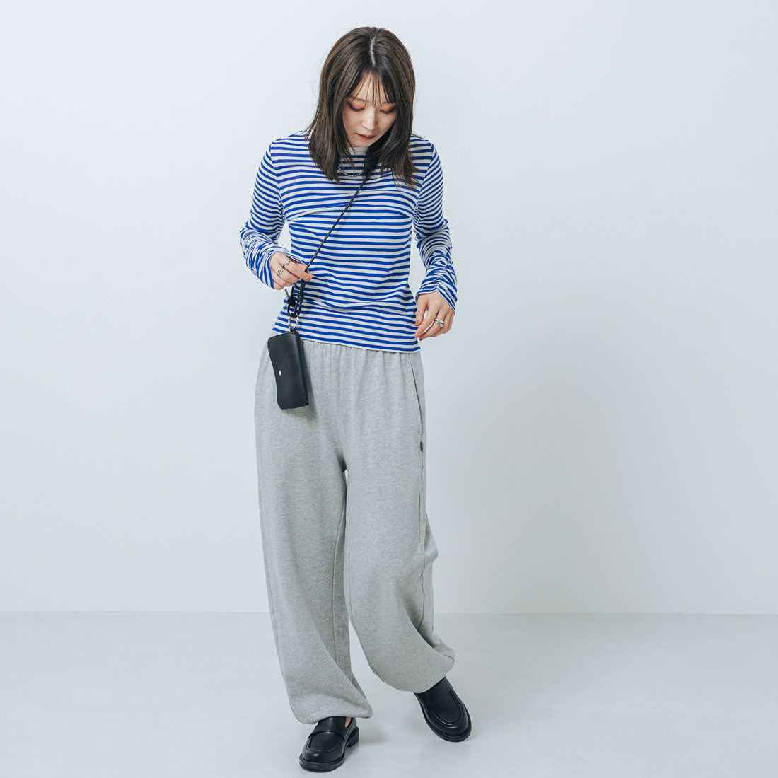 【EVOL/イーボル】 【ふかふか・クッション入り】ラウンドローファー IZ5825 (ブラック) ブラック