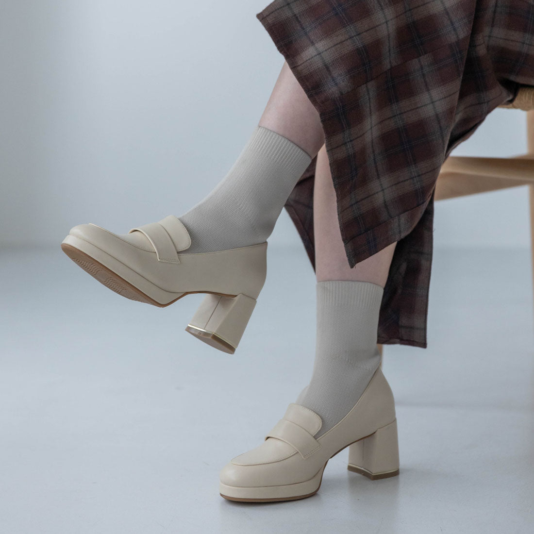 【EVOL/イーボル】 【S-LLサイズ展開・柔らかい】ローファーニットショートブーツ IZ5838 (アイボリー) アイボリー