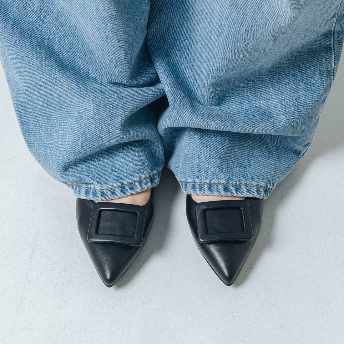 【EVOL/イーボル】 【晴雨兼用・ふかふか】バックル2cmポインテッドパンプス IZ5862 (ブラック) ブラック