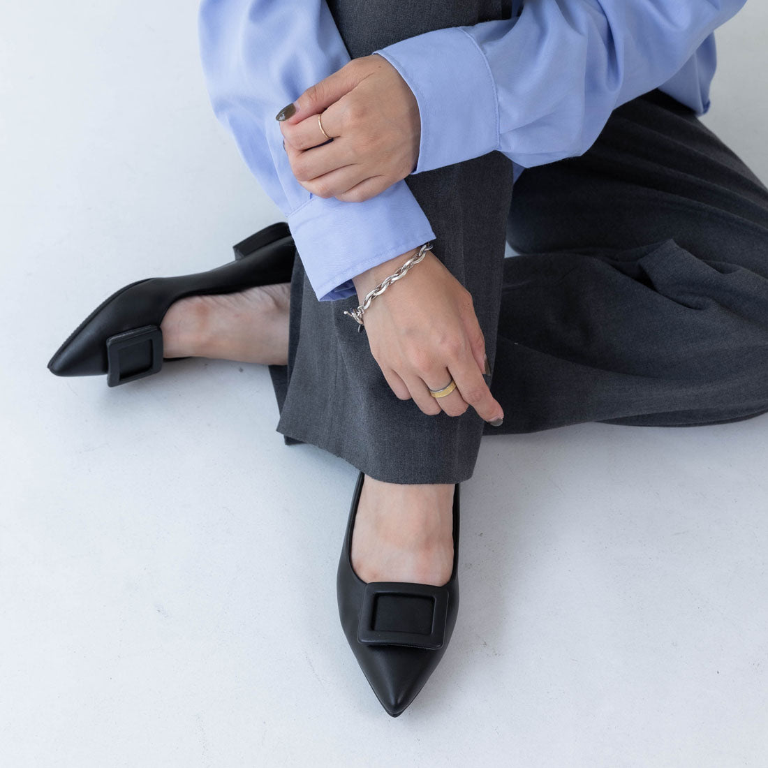 【EVOL/イーボル】 【晴雨兼用・ふかふか】バックル2cmポインテッドパンプス IZ5862 (ブラック) ブラック