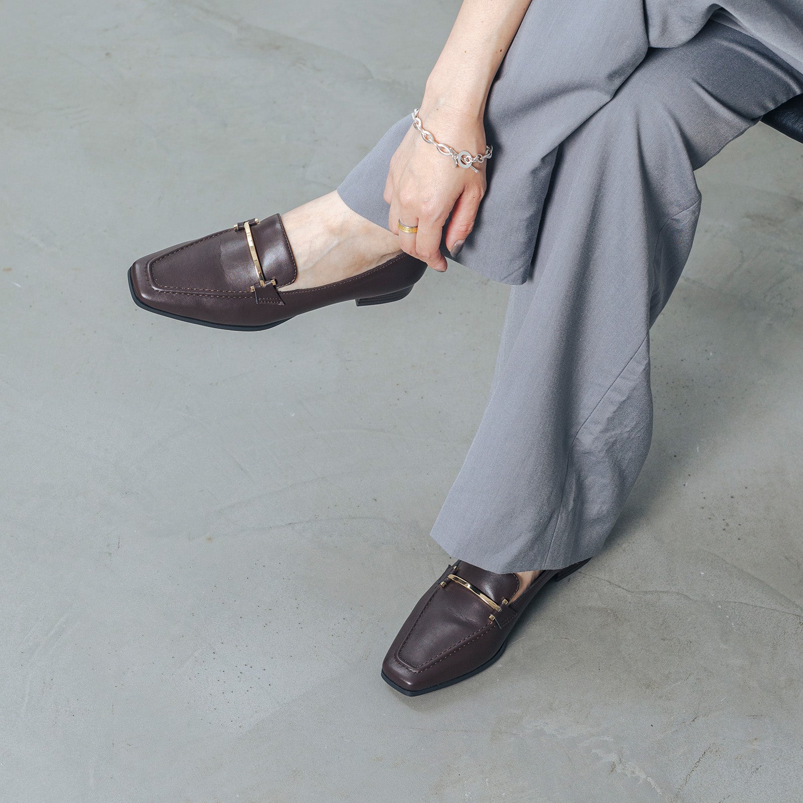 【EVOL/イーボル】 【ふかふか】スクエアビット2.5cmローファー IZ5853 (ブラウン) ブラウン