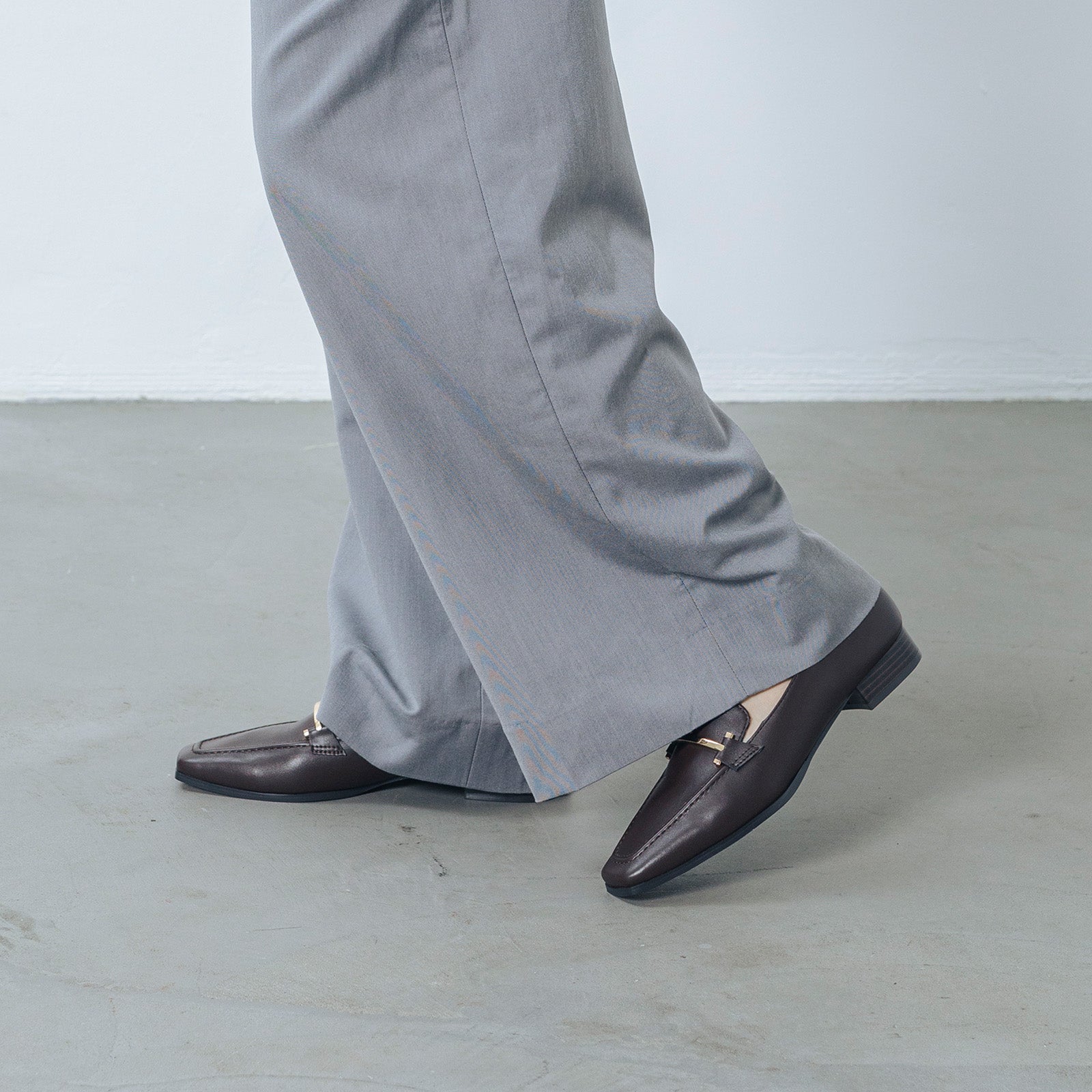 【EVOL/イーボル】 【ふかふか】スクエアビット2.5cmローファー IZ5853 (ブラウン) ブラウン