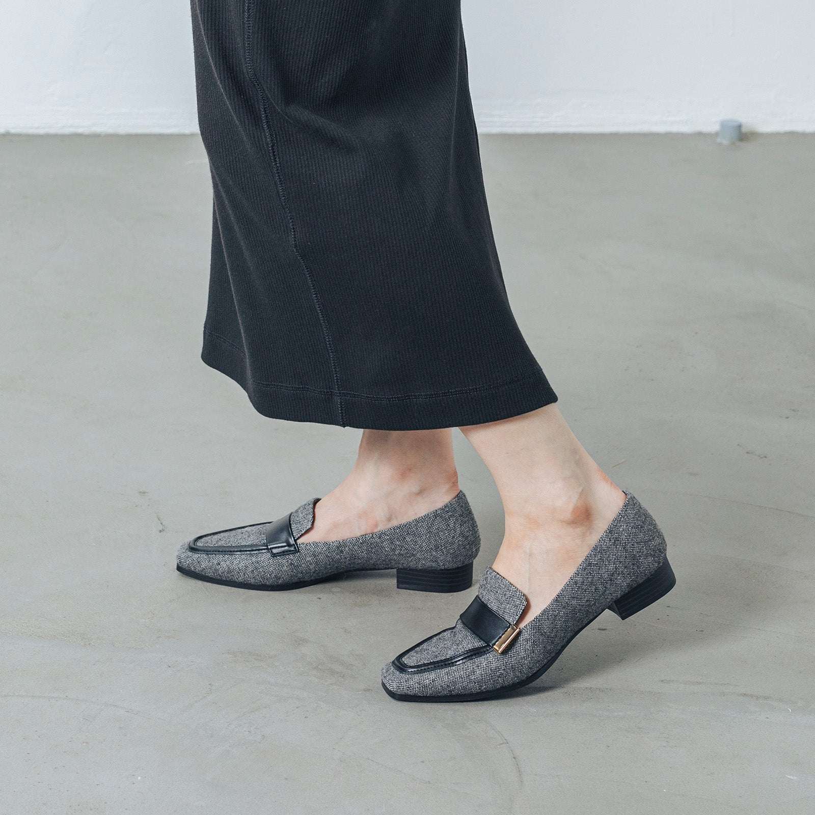 【EVOL/イーボル】 【ふかふか・軽量】スクエア2.5cmベルトローファー IZ5852 (グレーコンビ) グレーコンビ