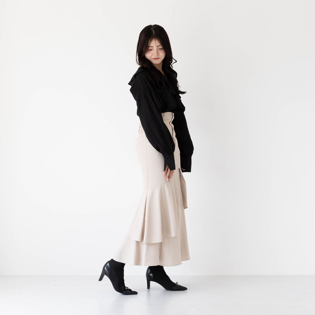 【EVOL/イーボル】 【S-LLサイズ展開・美脚効果あり】ニットベルトショートブーツ BZ23842 (ブラック) ブラック