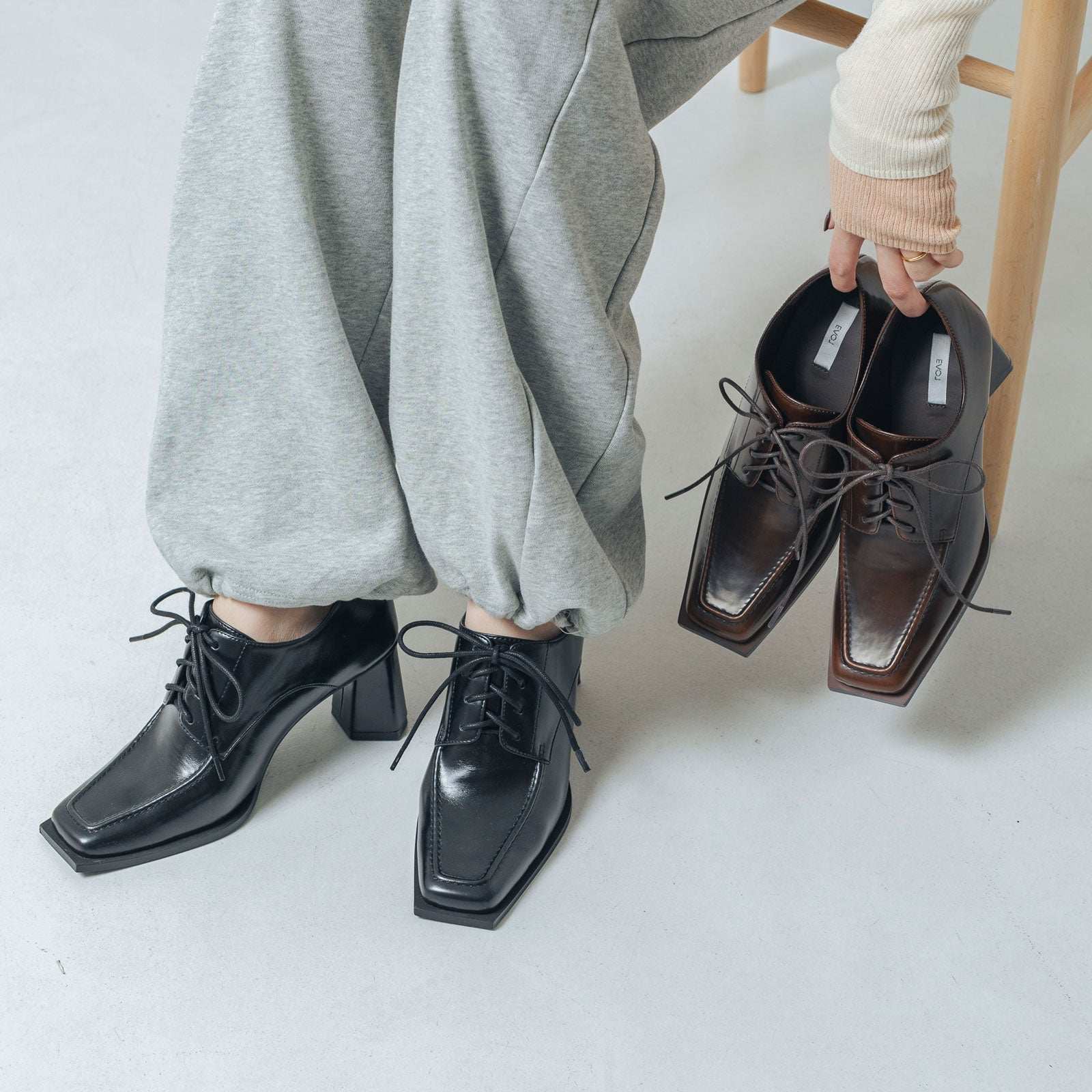 【EVOL/イーボル】 【ふかふか・柔らかい】スクエアレースアップシューズ BZ23843 (ブラック) ブラック