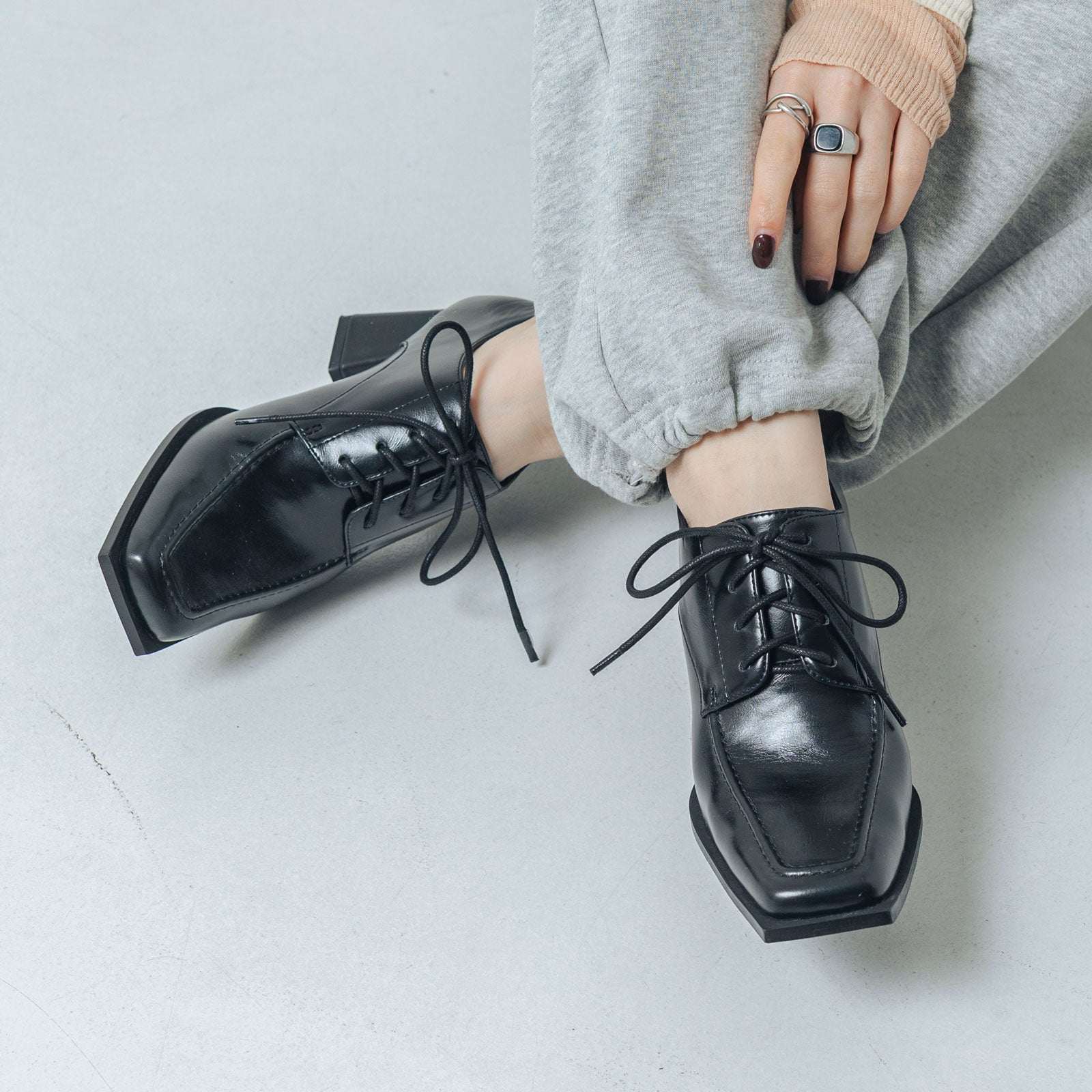 【EVOL/イーボル】 【ふかふか・柔らかい】スクエアレースアップシューズ BZ23843 (ブラック) ブラック