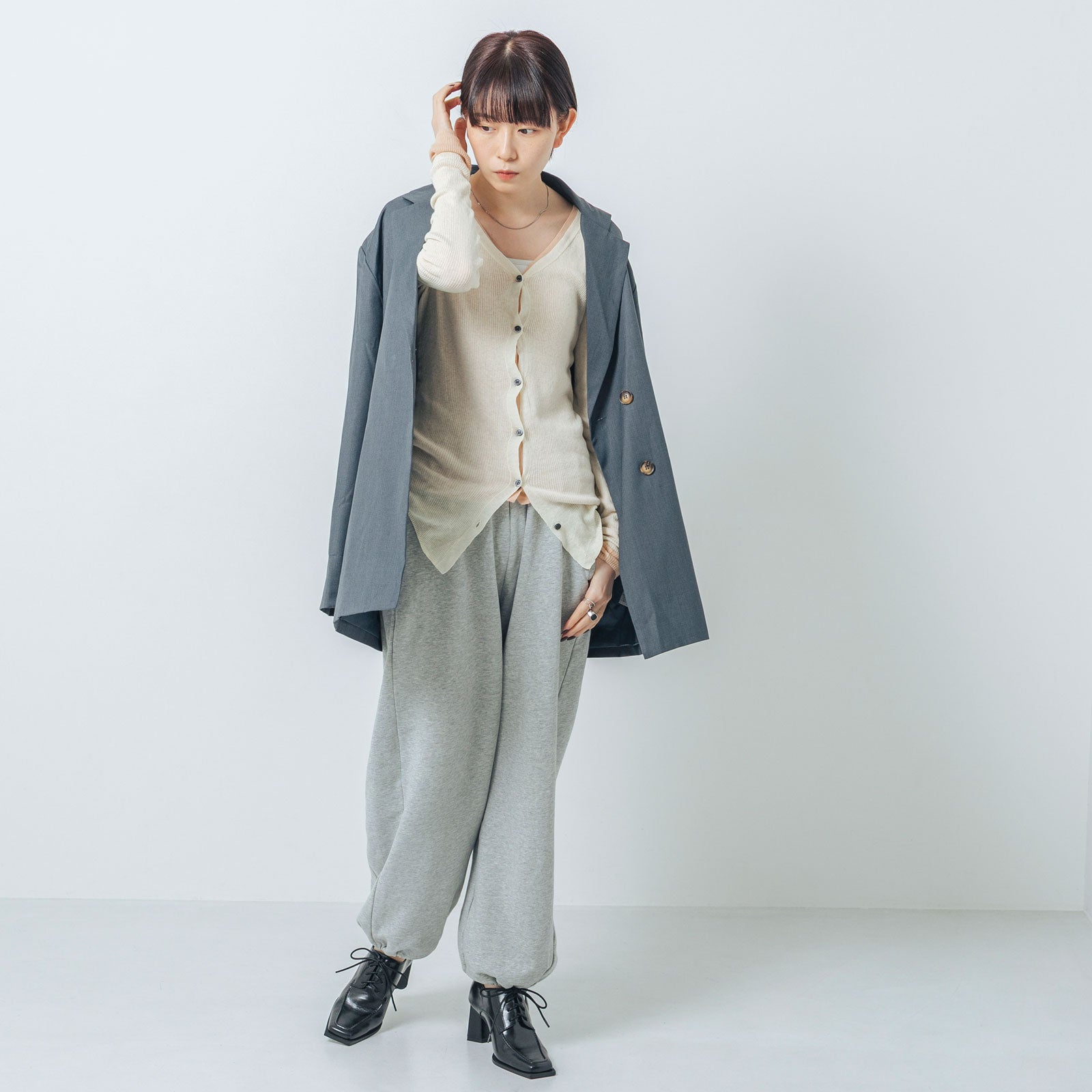 【EVOL/イーボル】 【ふかふか・柔らかい】スクエアレースアップシューズ BZ23843 (ブラック) ブラック