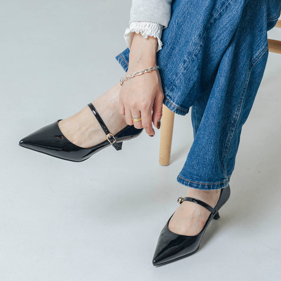 【EVOL/イーボル】 【ふかふか・クッション入り】ポインテッド4.5cmメリージェーン BZ23845 (ブラックエナメル) ブラックエナメル