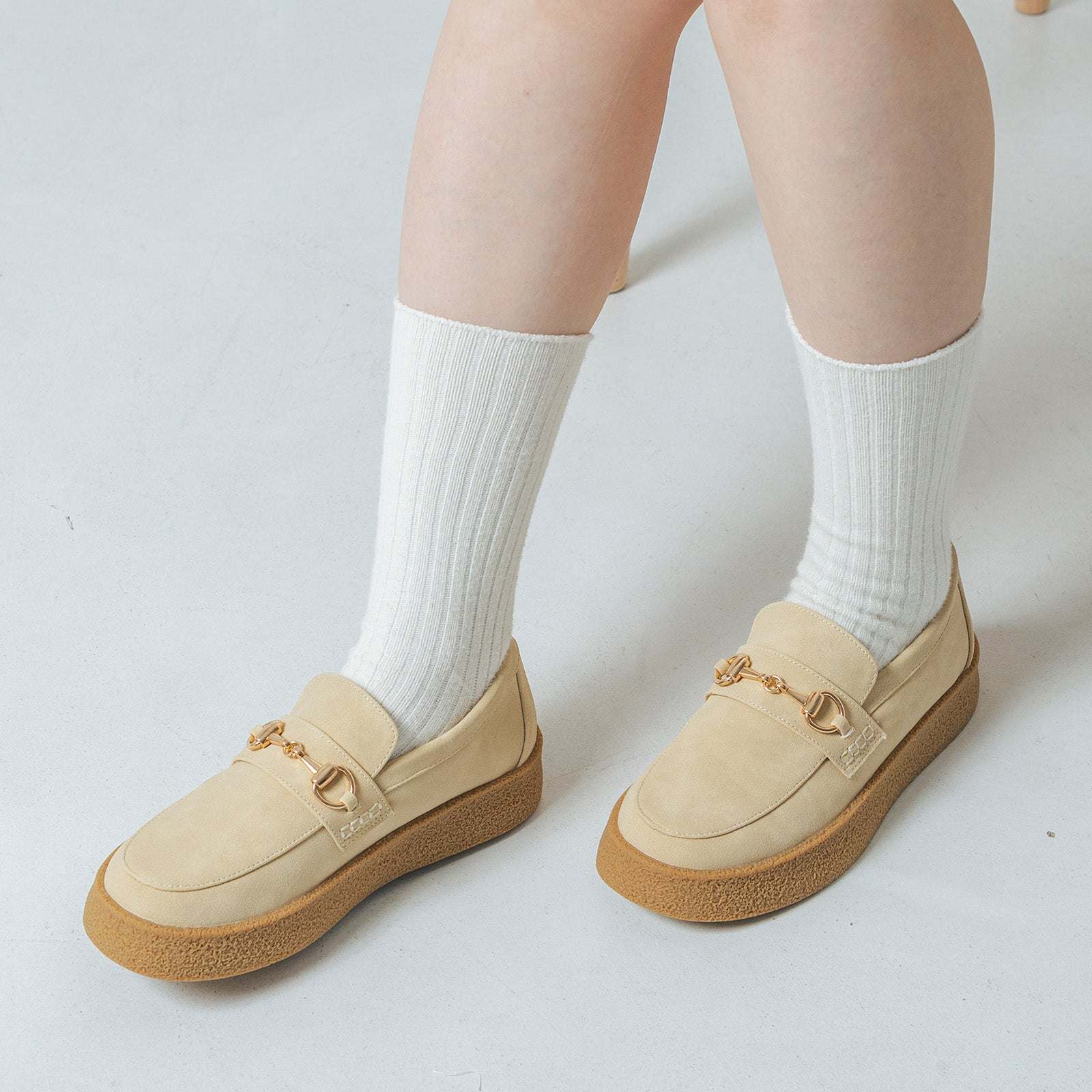 【EVOL/イーボル】 【ふかふか・クッション入り】3cmビットローファー IZ5884 (ベージュスエード) ベージュスエード