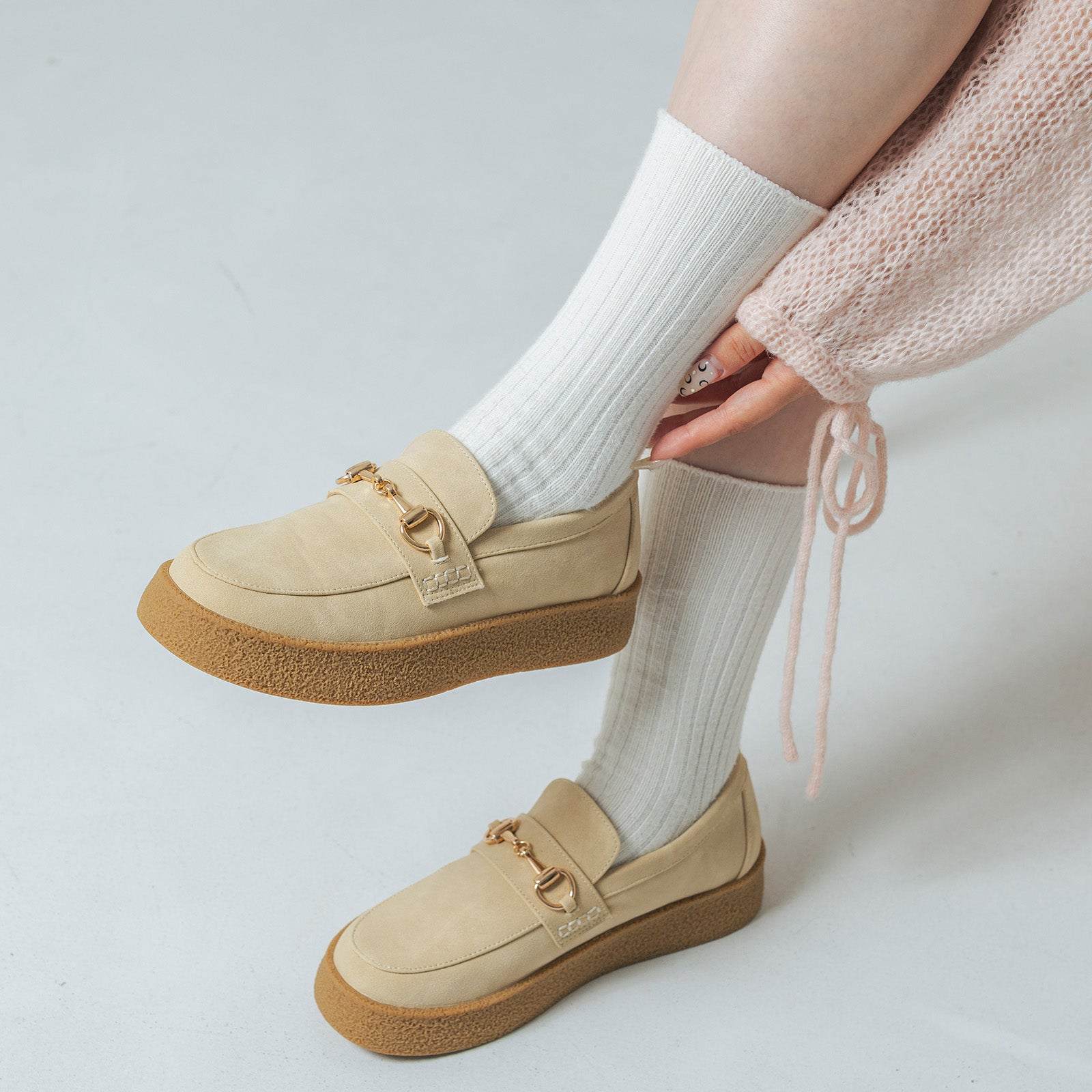 【EVOL/イーボル】 【ふかふか・クッション入り】3cmビットローファー IZ5884 (ベージュスエード) ベージュスエード