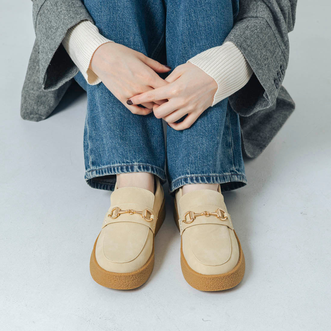 【EVOL/イーボル】 【ふかふか・クッション入り】3cmビットローファー IZ5884 (ベージュスエード) ベージュスエード