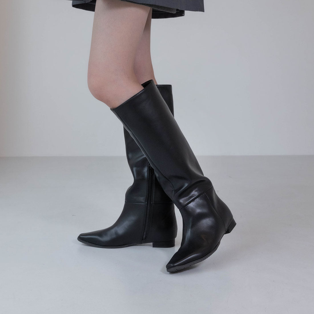 【EVOL/イーボル】 【S-LLサイズ展開・インヒール入り】インヒールロングブーツ IZ5893 (ブラック) ブラック