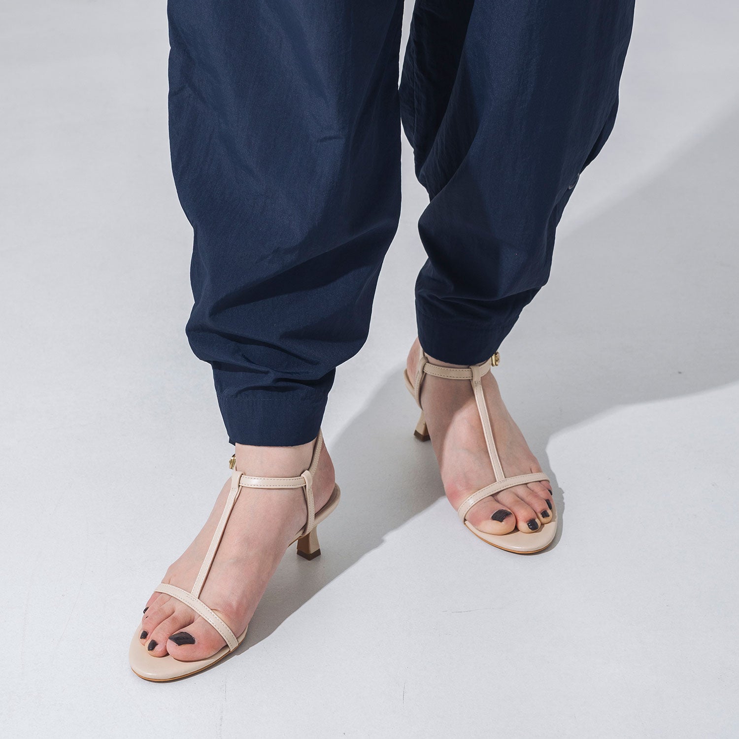 【EVOL/イーボル】 Tストラップラウンドトゥサンダル IU5144 (アイボリー) アイボリー