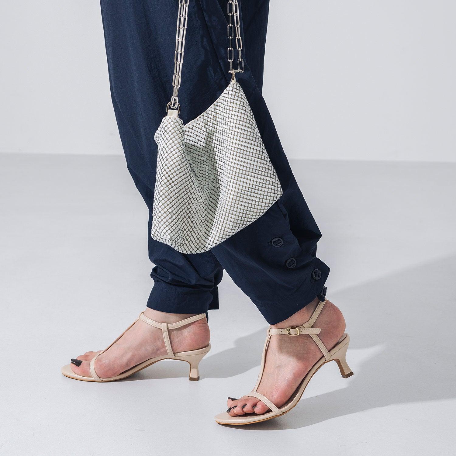 【EVOL/イーボル】 Tストラップラウンドトゥサンダル IU5144 (アイボリー) アイボリー