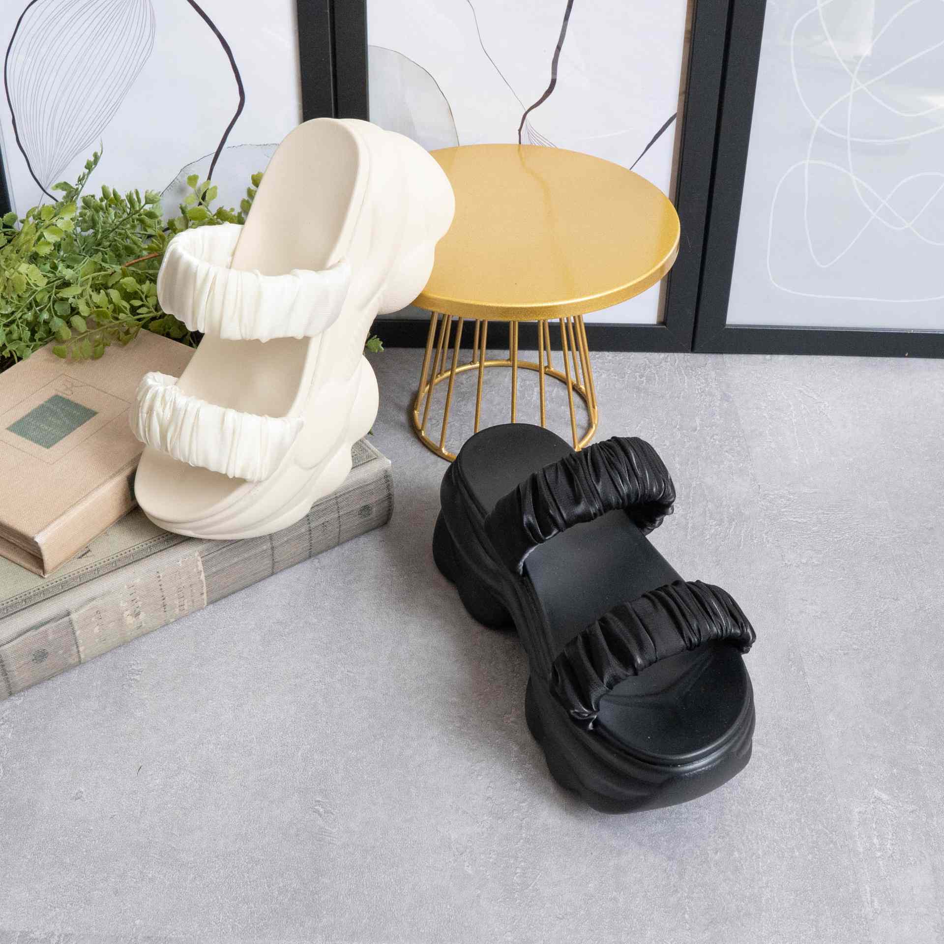 ファビーファビー FABBY FABBY. サテンシャーリング2ベルト厚底サンダル (オフホワイト) オフホワイト