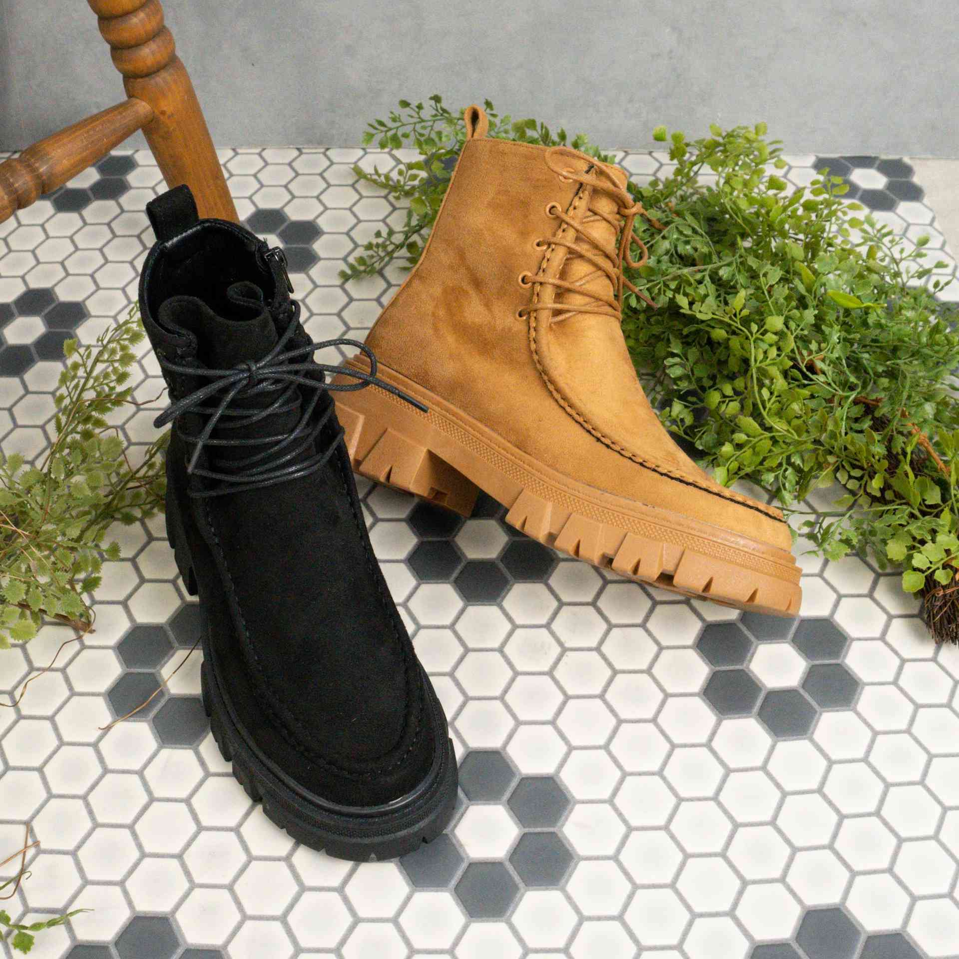 FABBY FABBY. Lace-up suede tank sole short boots