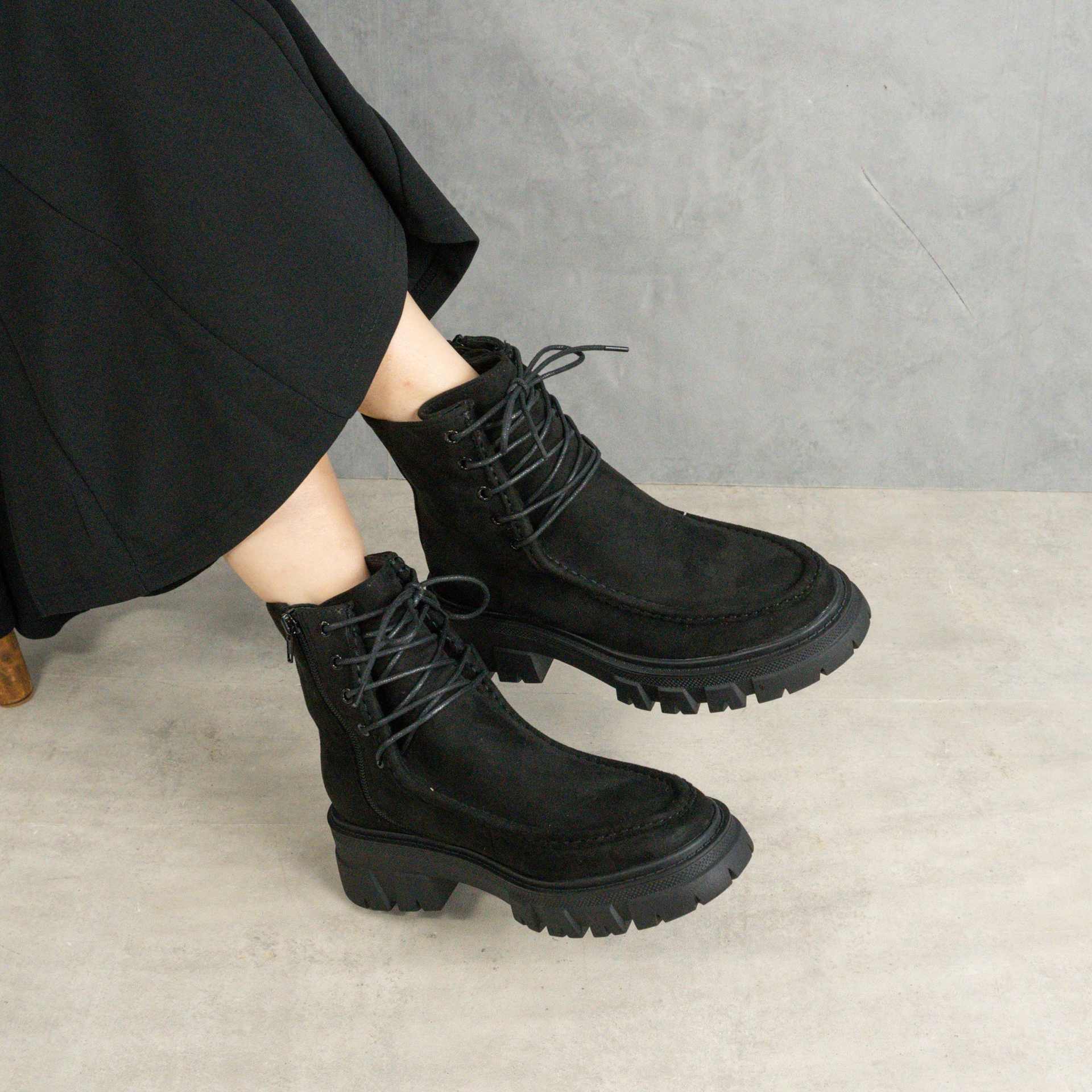 FABBY FABBY. Lace-up suede tank sole short boots