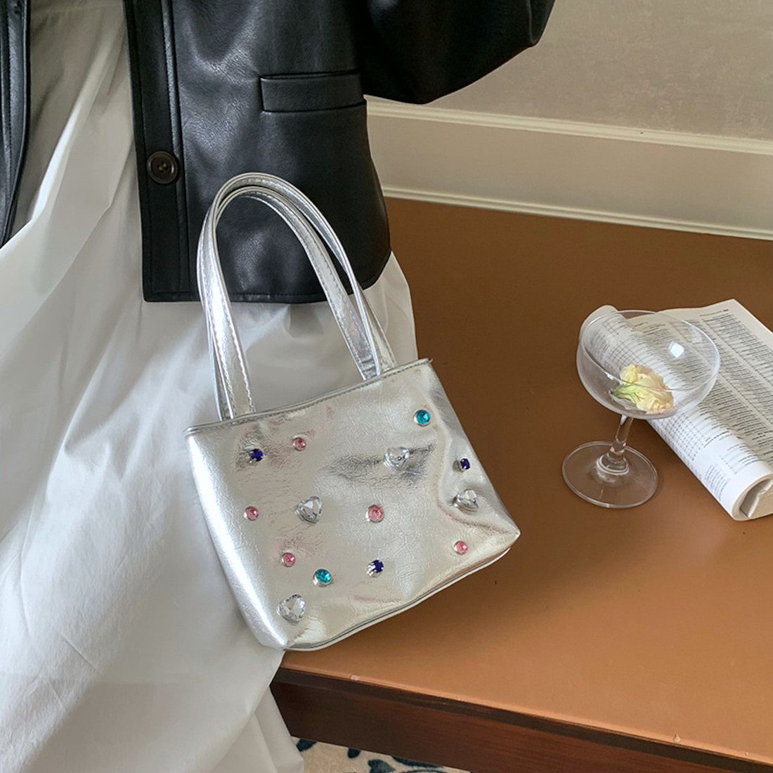 フォースメント Forcement ビジュー付き2WAYハンドバッグ (シルバー) シルバー