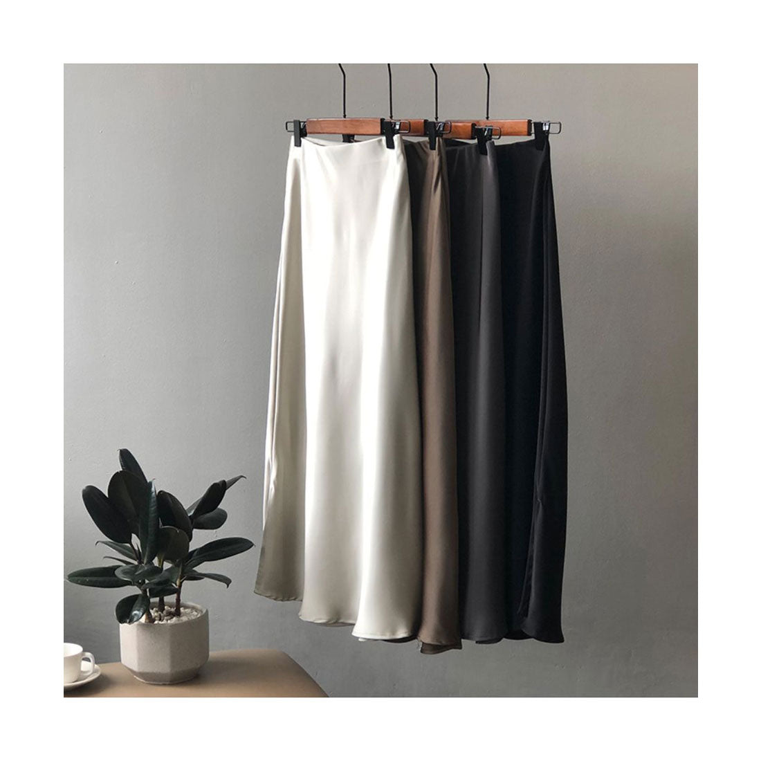 フォースメント Forcement テクいらずで映えるサテン風ロングスカート