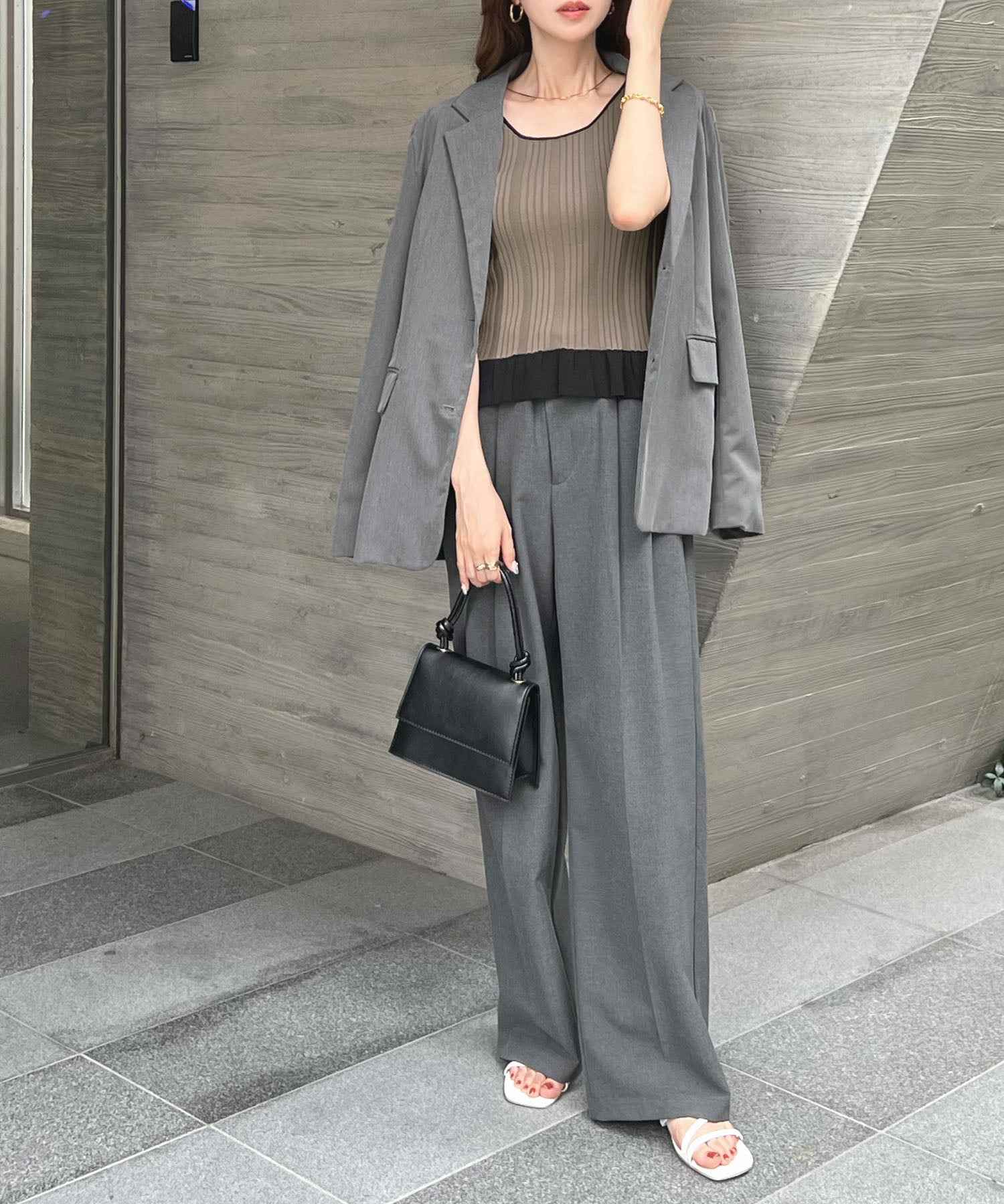 フューティアランド Futier Land パイピングニットフレアタンクトップ (グレージュ) グレージュ