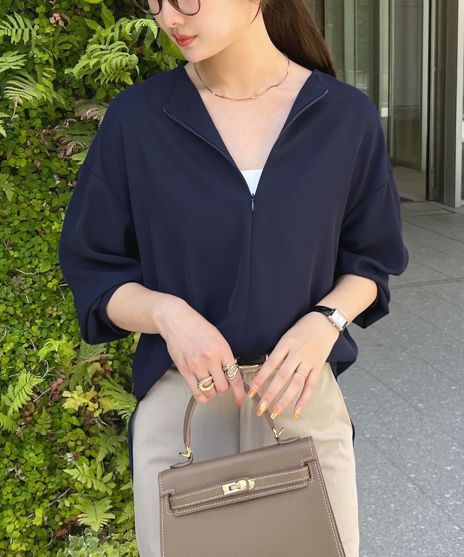 フューティアランド Futier Land とろみVネック長袖ブラウス (ネイビー) ネイビー