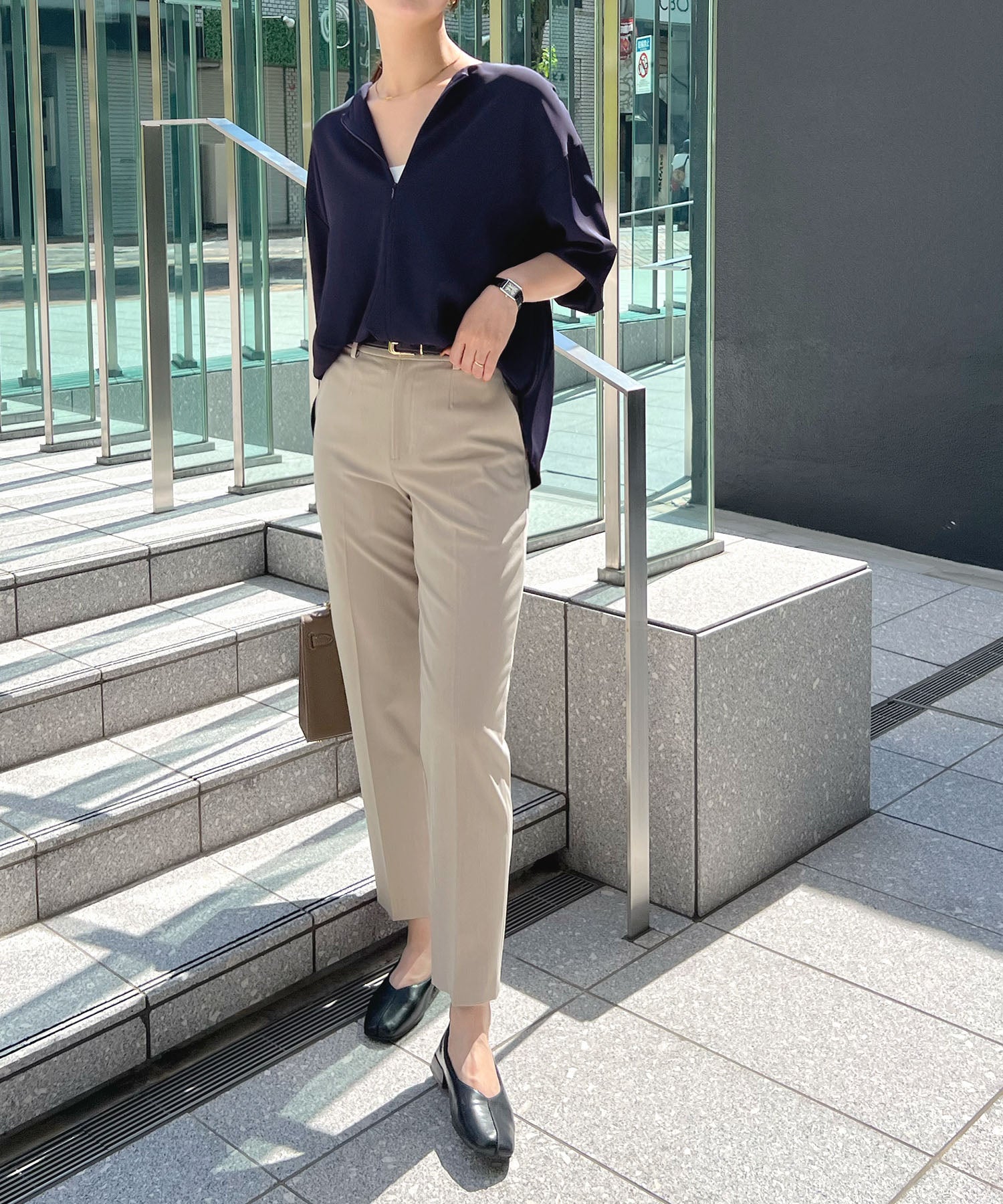 フューティアランド Futier Land とろみVネック長袖ブラウス (ネイビー) ネイビー