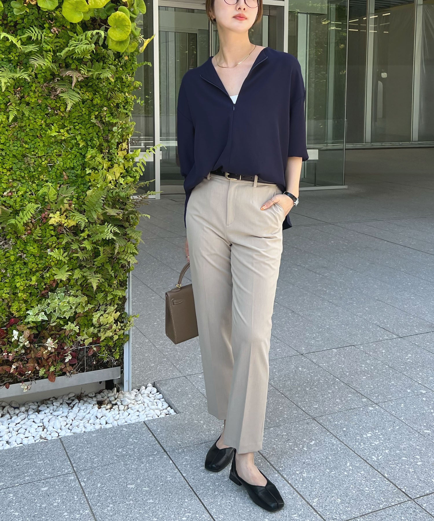 フューティアランド Futier Land とろみVネック長袖ブラウス (ネイビー) ネイビー