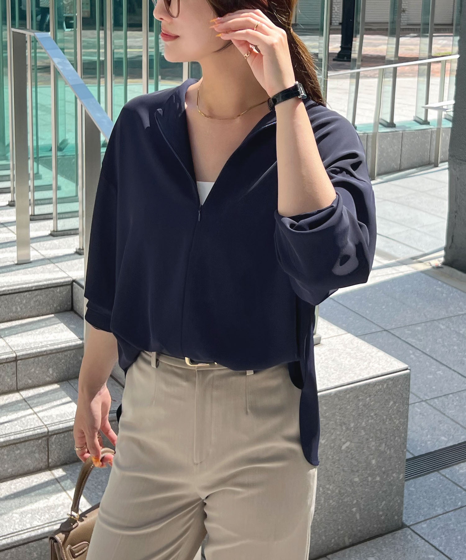 フューティアランド Futier Land とろみVネック長袖ブラウス (ネイビー) ネイビー