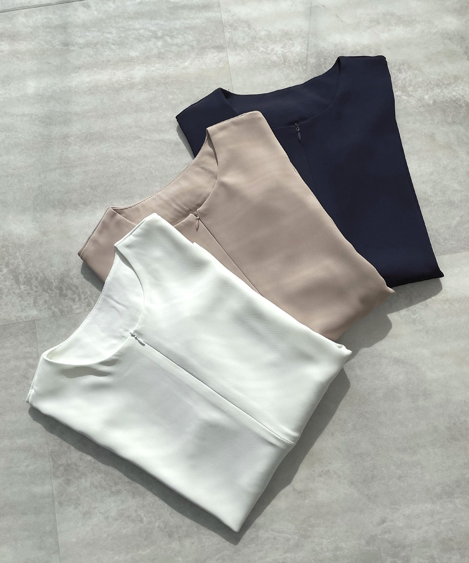 フューティアランド Futier Land とろみVネック長袖ブラウス (ネイビー) ネイビー