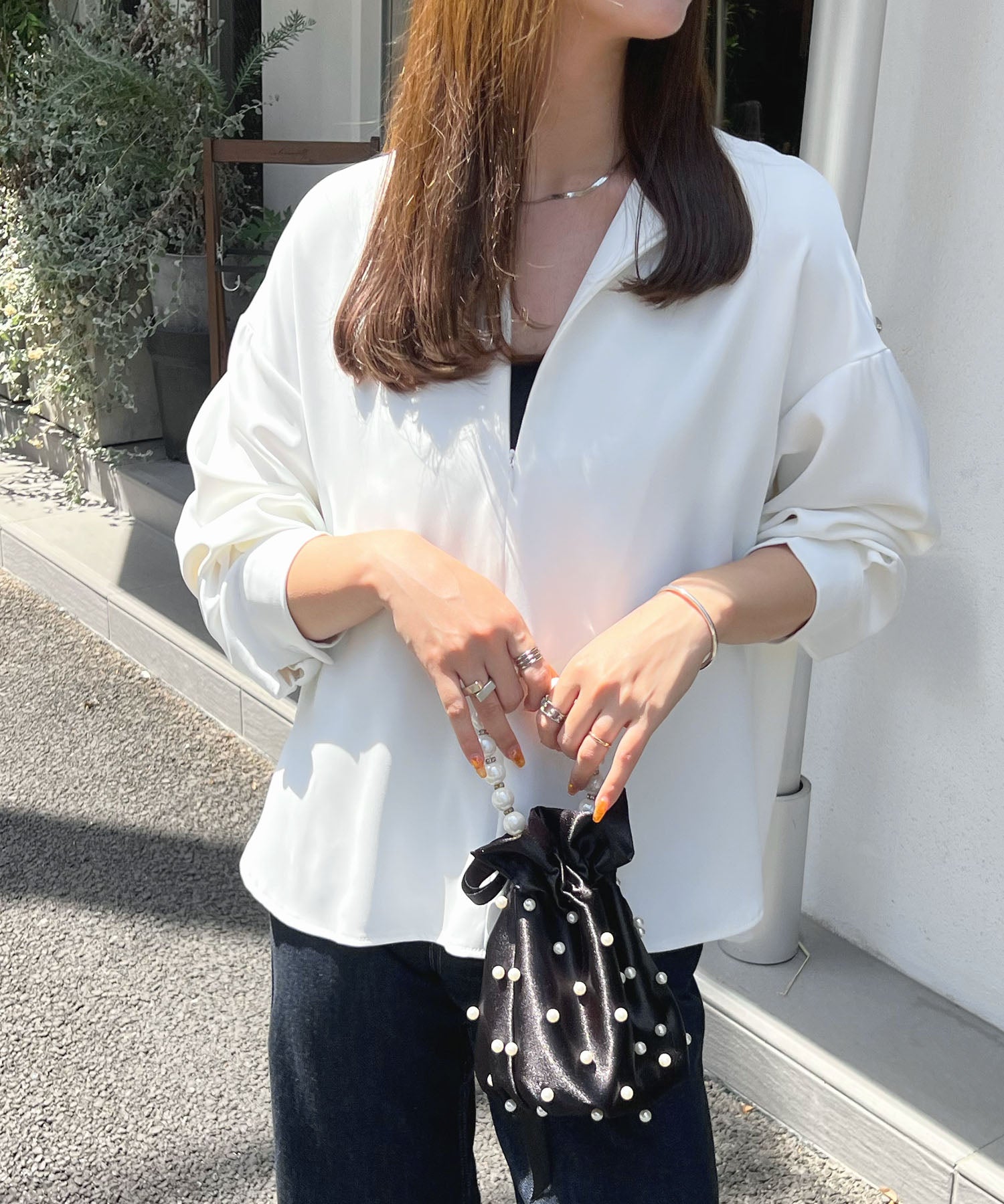 フューティアランド Futier Land とろみVネック長袖ブラウス (ホワイト) ホワイト