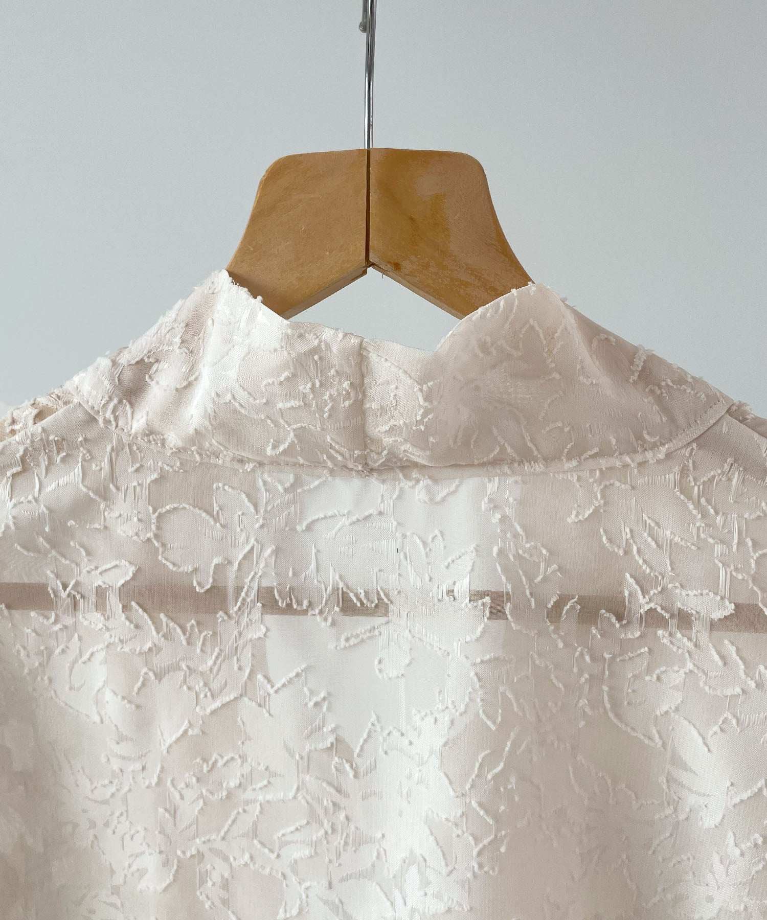 フューティアランド Futier Land ジャガードフラワーリボンシアーブラウス (ピンク) ピンク