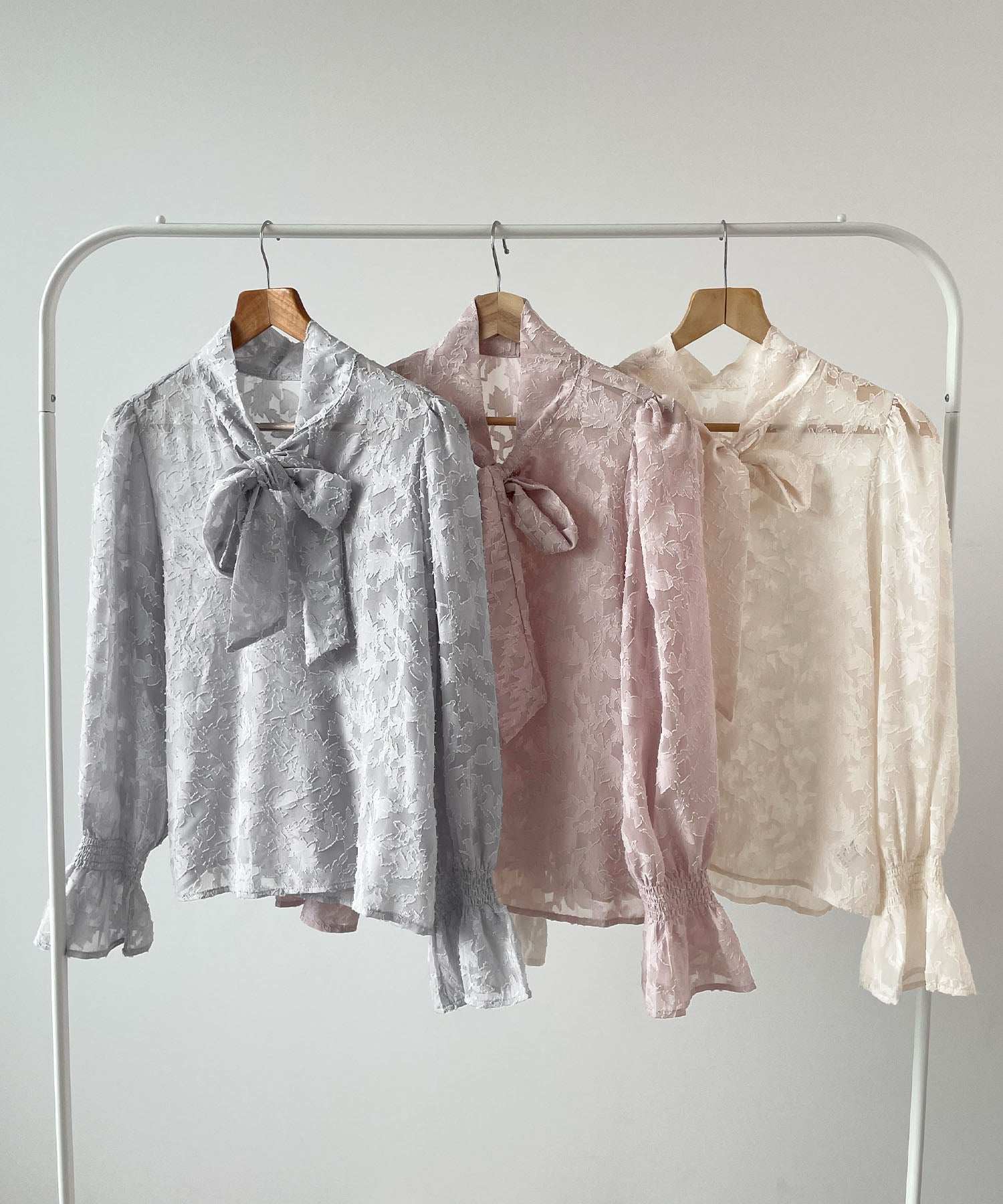 フューティアランド Futier Land ジャガードフラワーリボンシアーブラウス (ピンク) ピンク