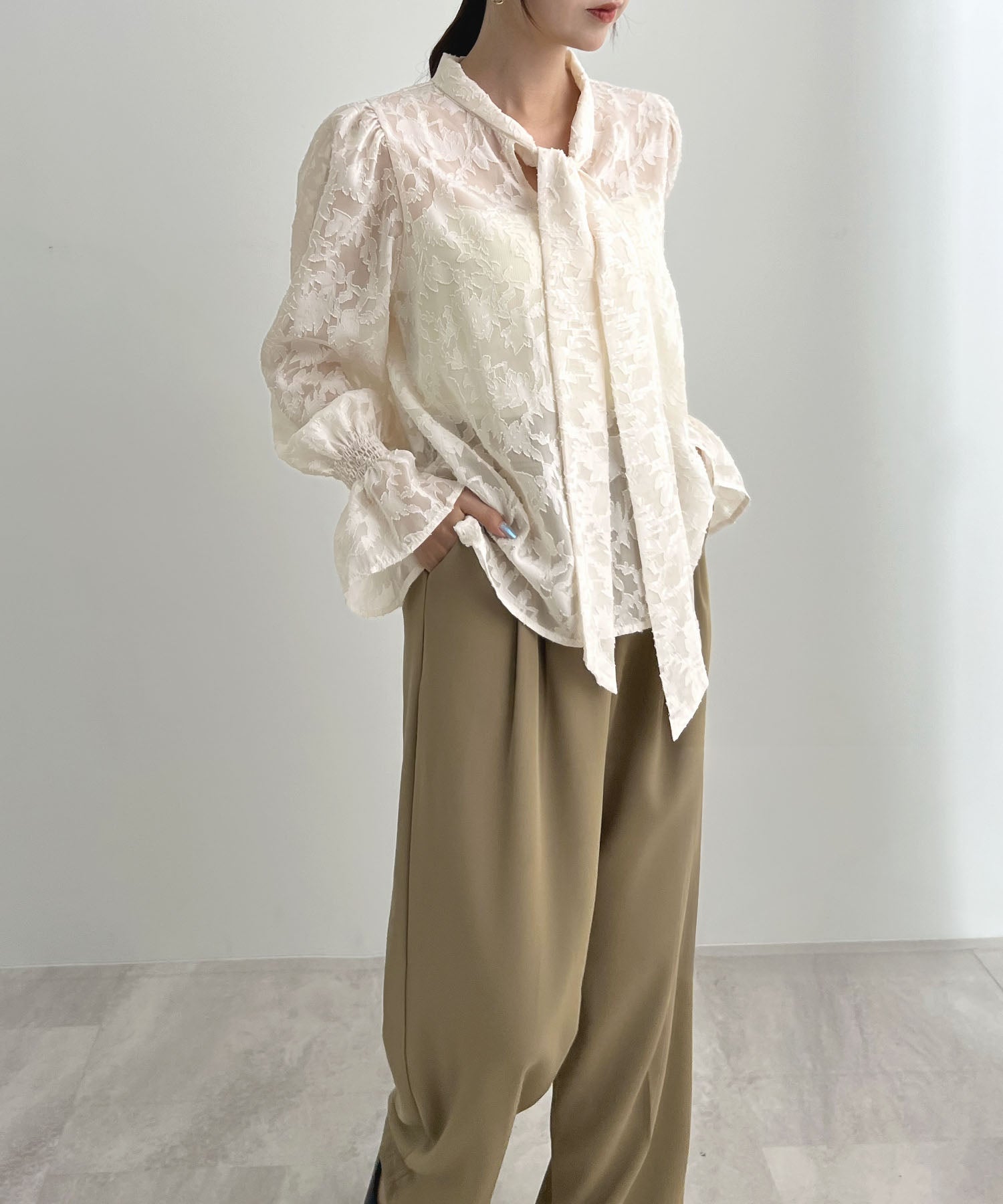 フューティアランド Futier Land ジャガードフラワーリボンシアーブラウス (アイボリー) アイボリー