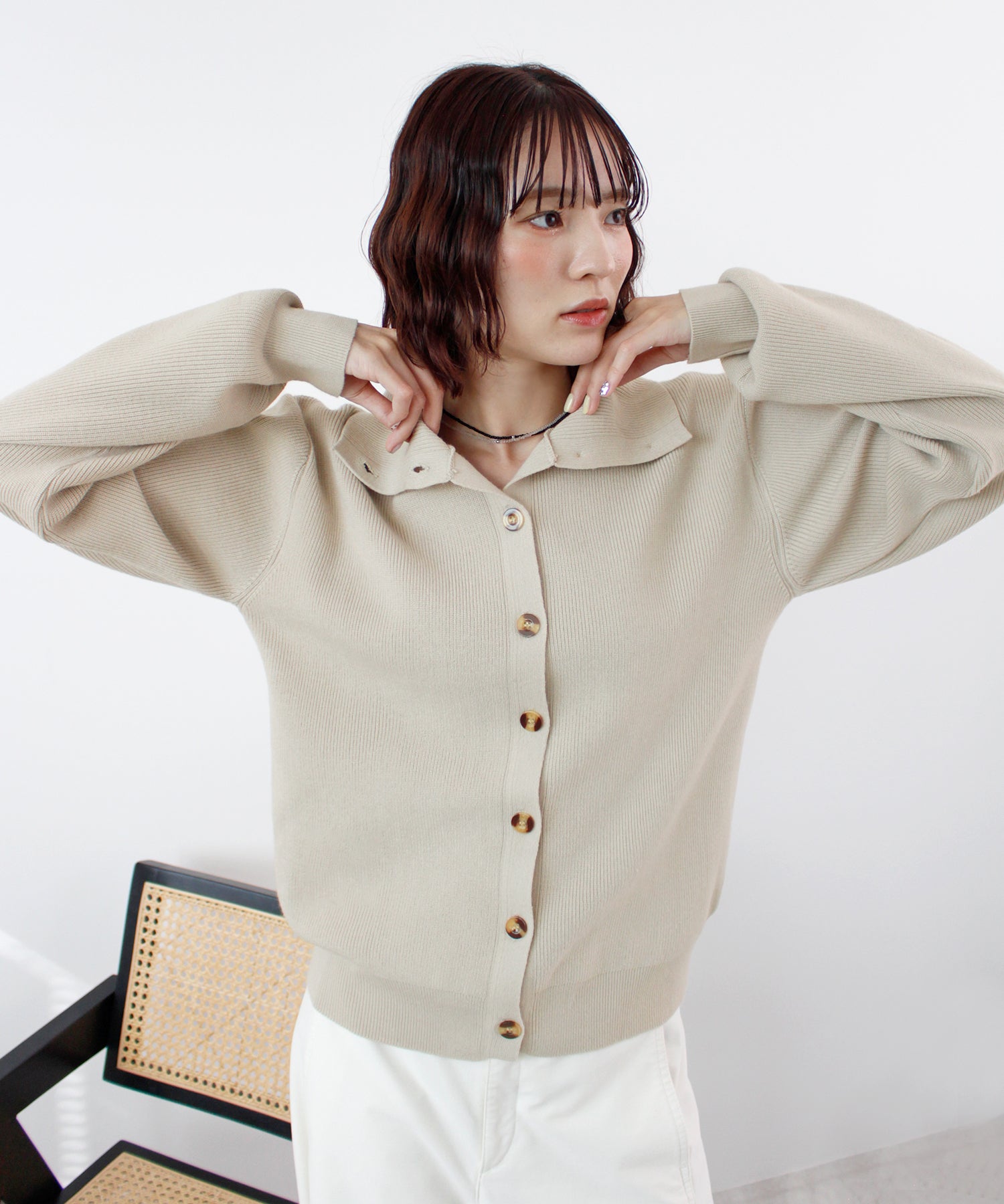 フューティアランド Futier Land ボタンデザイン2WAYハイネックニット (ベージュ) ベージュ