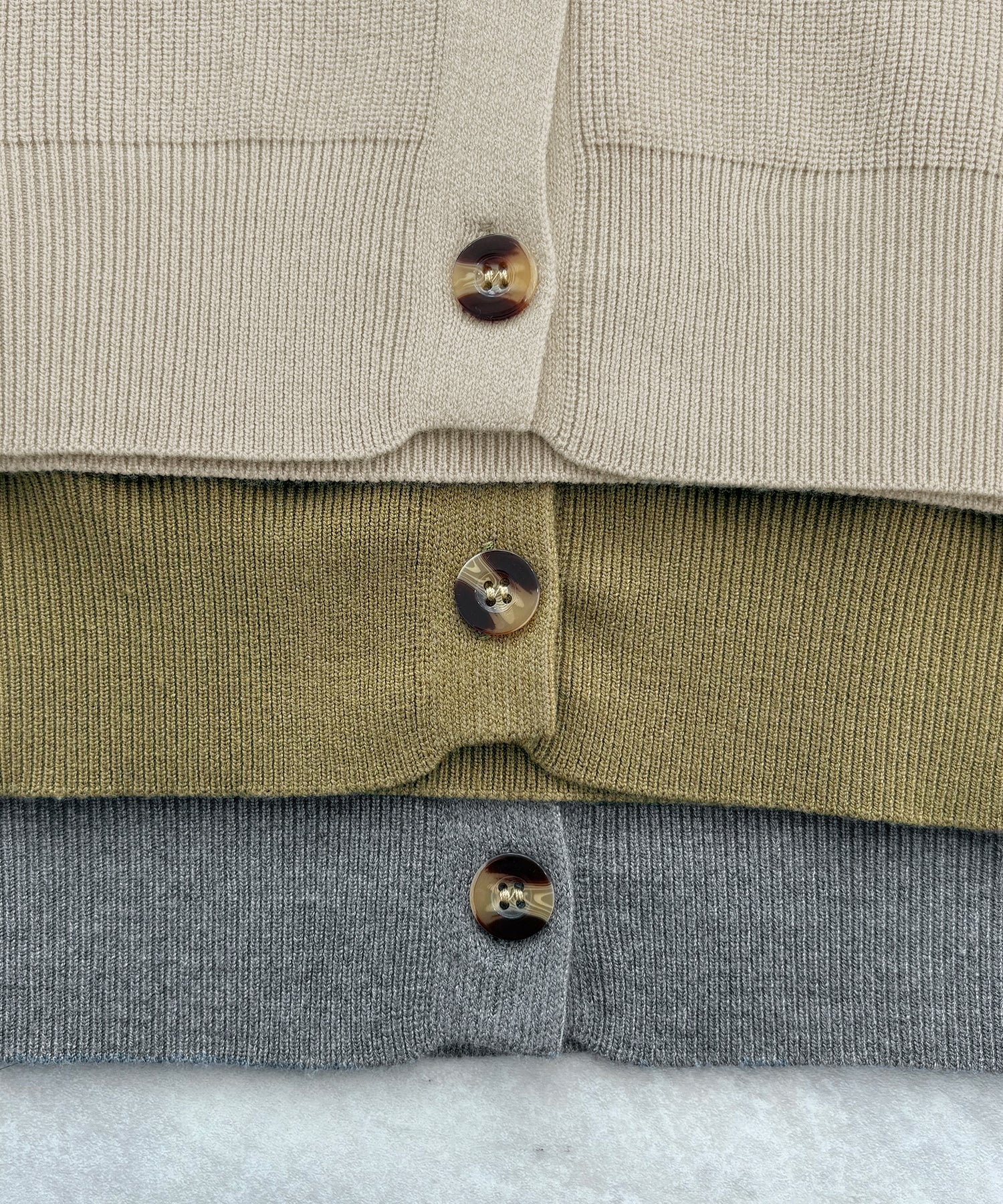 フューティアランド Futier Land ボタンデザイン2WAYハイネックニット (ベージュ) ベージュ