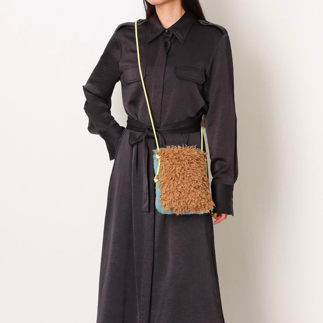 フェイクファースマホポシェット ショルダーバッグ レッキス風×ラム風 (サックスブルー) サックスブルー