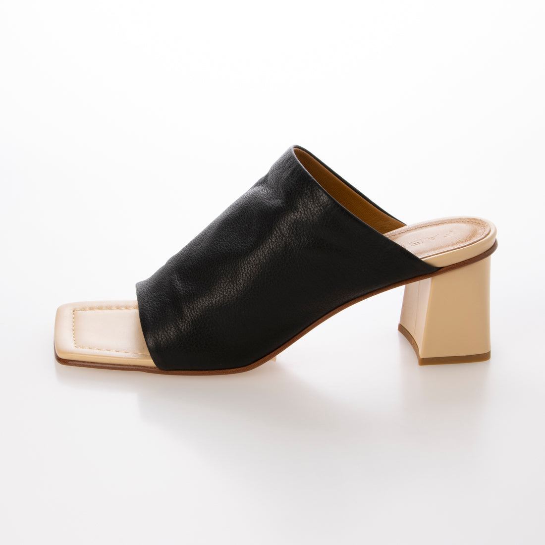 ファビオルスコーニ FABIO RUSCONI スクエアトウソフトレザーミュールサンダル (ブラックコンビ) ブラックコンビ