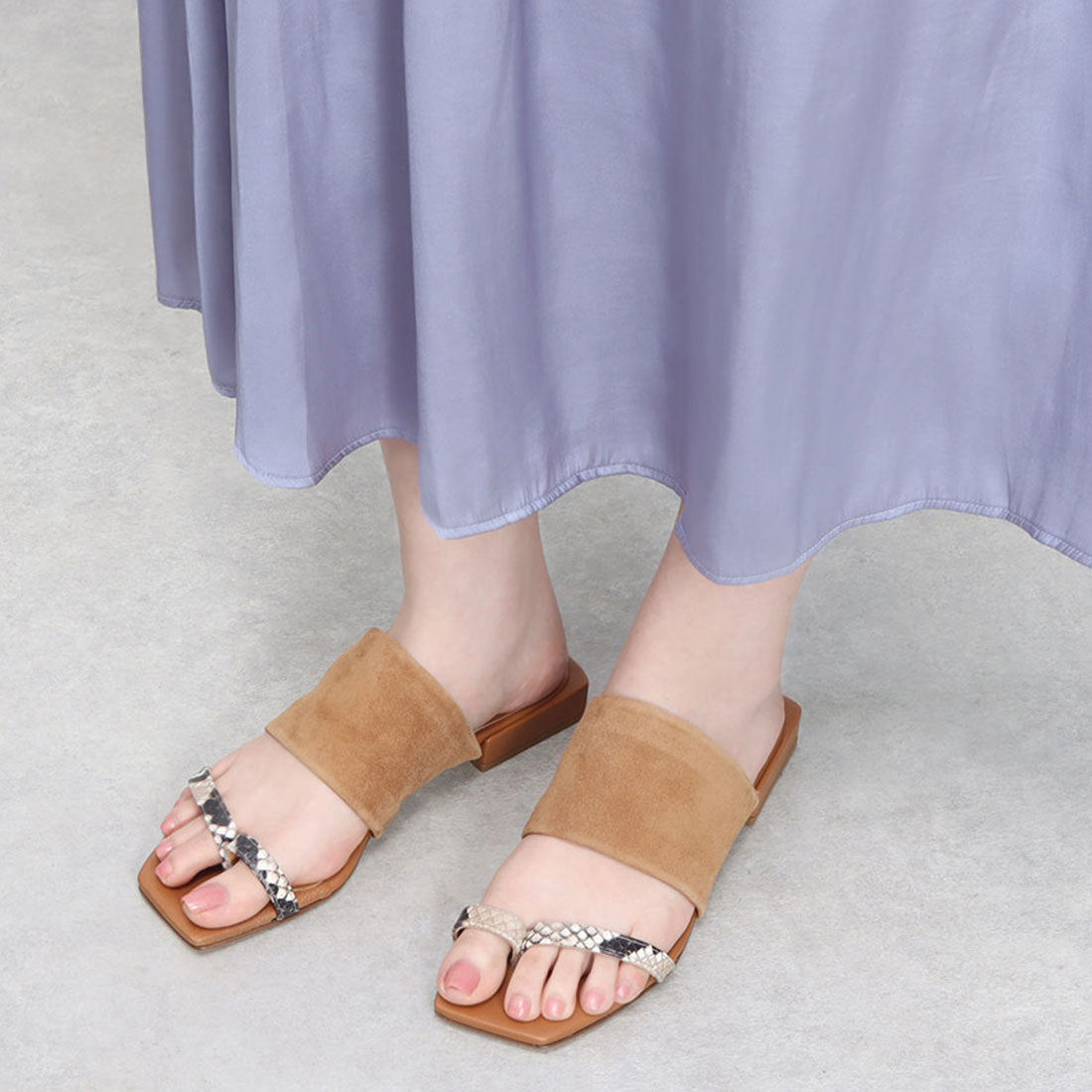 ファビオルスコーニ FABIO RUSCONI スクエアトウワイドベルトトングサンダル