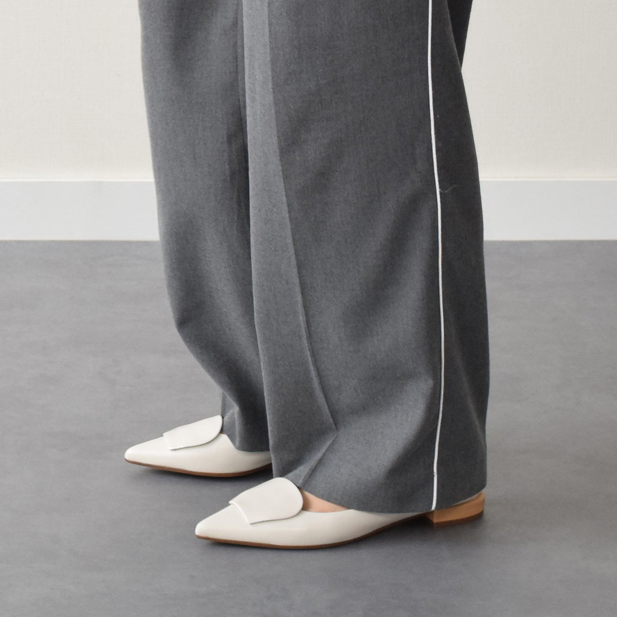 ファビオルスコーニ FABIO RUSCONI ローヒールポインテッドトウパンプス (アイボリーコンビ) アイボリーコンビ