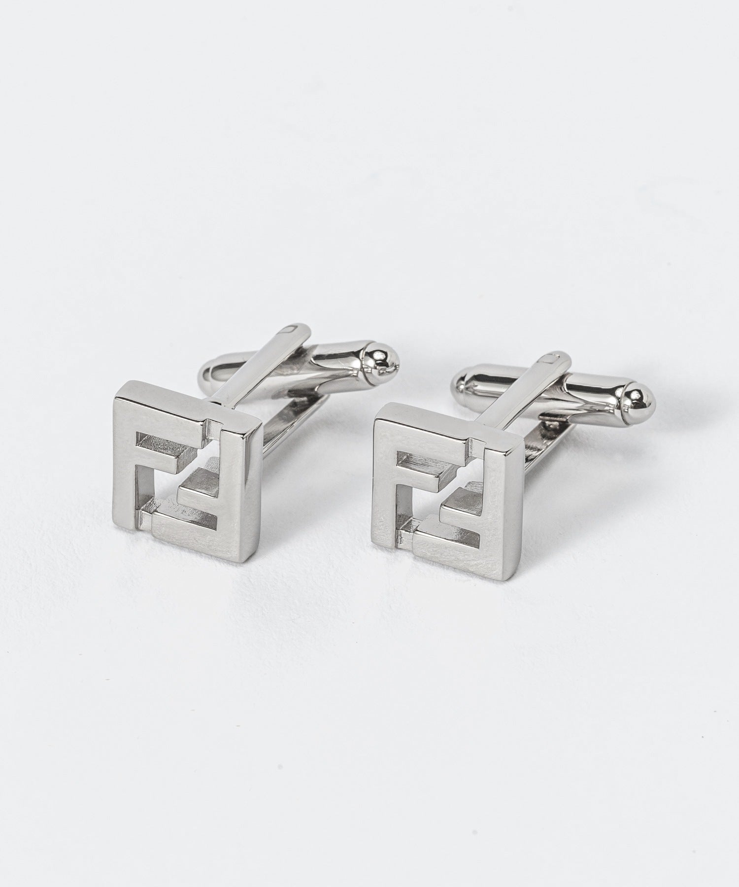 フェンディ FENDI フェンディ FENDI 7AJ601 B08 カフス メンズ アクセサリー シンプル ジュエリー カジュアル ギフト プレゼント お祝い 記念 シルバー (シルバー) シルバー