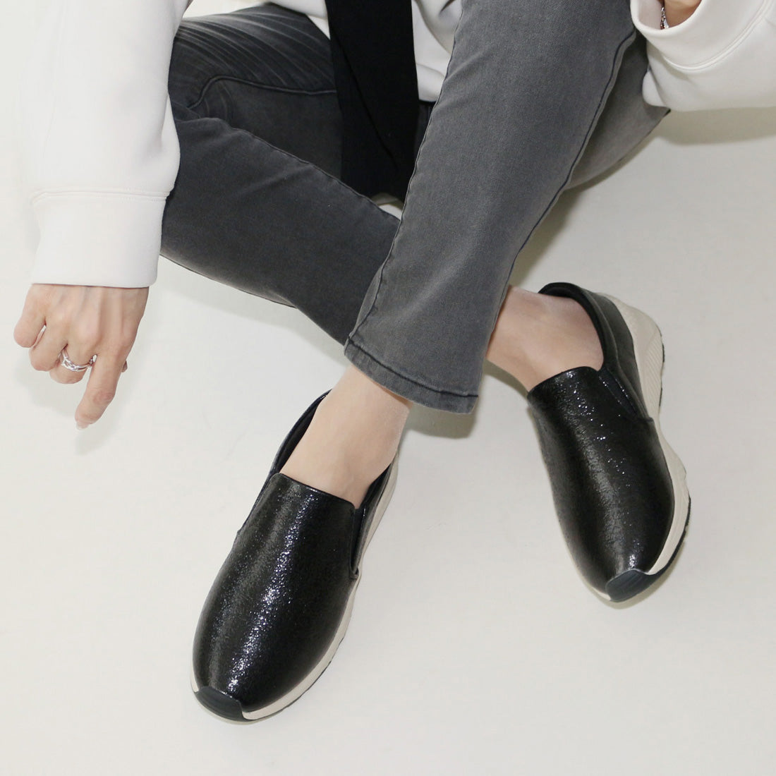 フィン Fin メタリック厚底スリッポン【低反発スポンジ入り】 (ブラック) ブラック