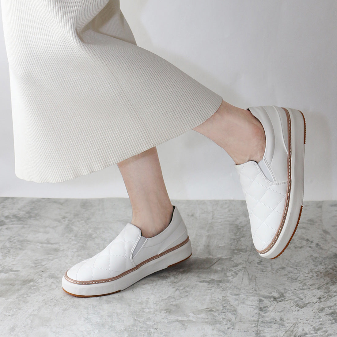 フィン Fin 厚底キルティングスリッポン【低反発スポンジ入り】 (アイボリー) アイボリー