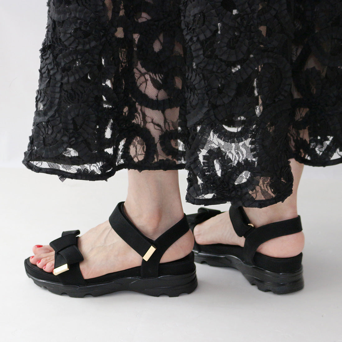 フィン Fin サテンリボン厚底ベルクロスポーツサンダル【低反発スポンジ入り】 (ブラック) ブラック