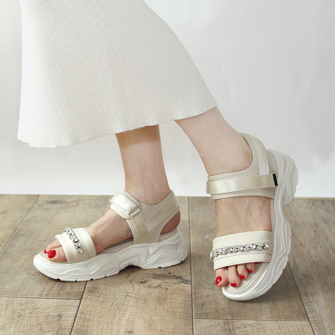 フィン Fin ビジュー厚底ベルクロスポーツサンダル【低反発スポンジ入り】 (アイボリー) アイボリー