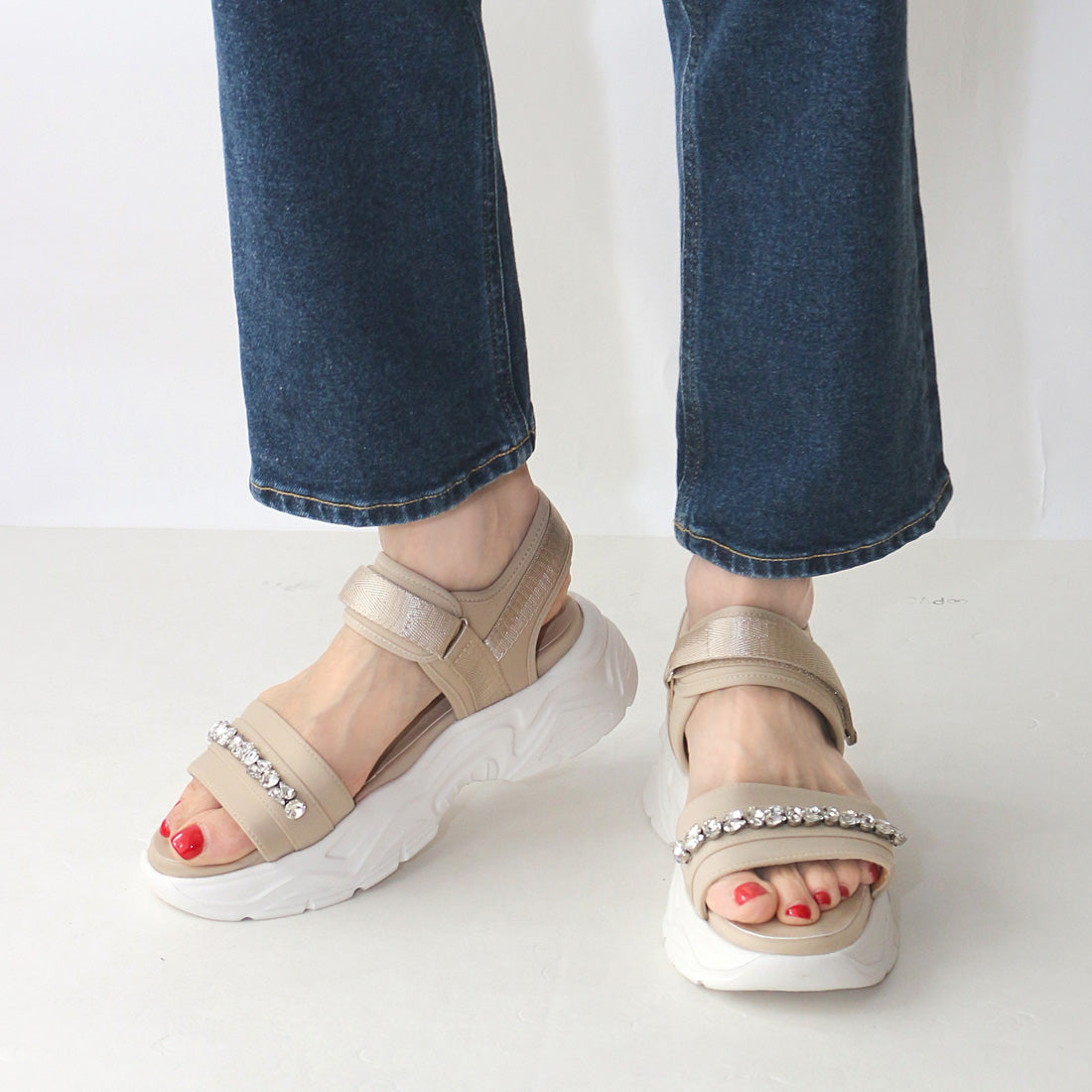 フィン Fin ビジュー厚底ベルクロスポーツサンダル【低反発スポンジ入り】 (ベージュ) ベージュ