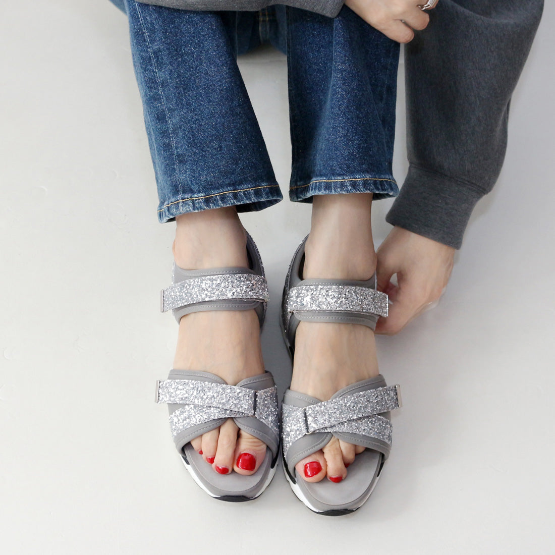 フィン Fin 厚底グリッターベルクロスポーツサンダル【低反発スポンジ入り】 (シルバー) シルバー