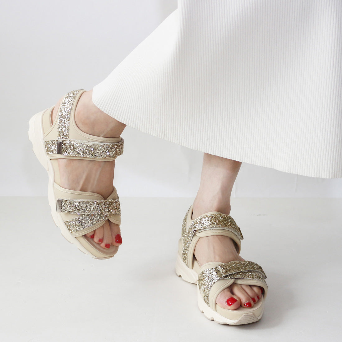 フィン Fin 厚底グリッターベルクロスポーツサンダル【低反発スポンジ入り】 (ゴールド) ゴールド