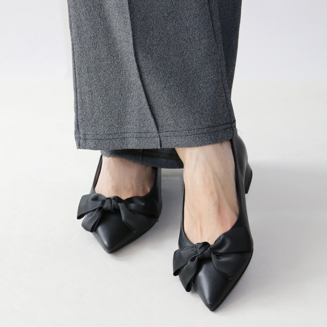 フィン Fin ポインテッドトゥリボンフラットシューズ【低反発スポンジ入り】 (ブラック) ブラック